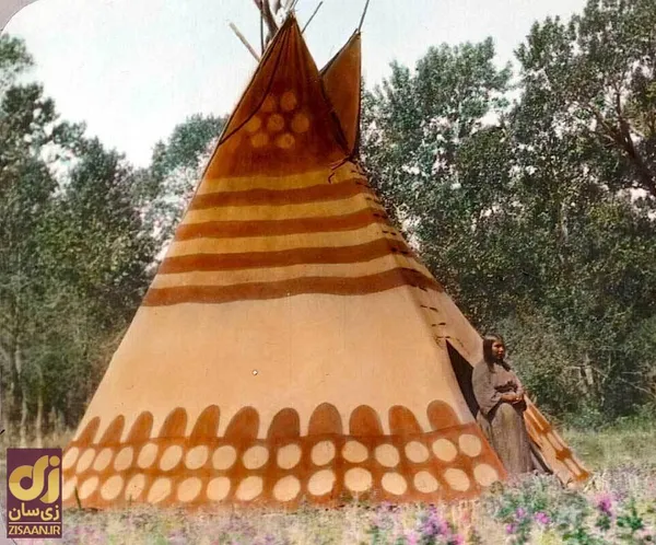 کمپ بلک فوت. اوایل دهه ۱۹۰۰. رنگی&zwnj;شده با سرسره فانوس شیشه&zwnj;ای توسط والتر مک کلینتاک.