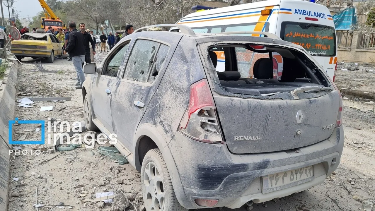 تصاویر | حمله موشکی به خیابانی پرتردد در شیراز