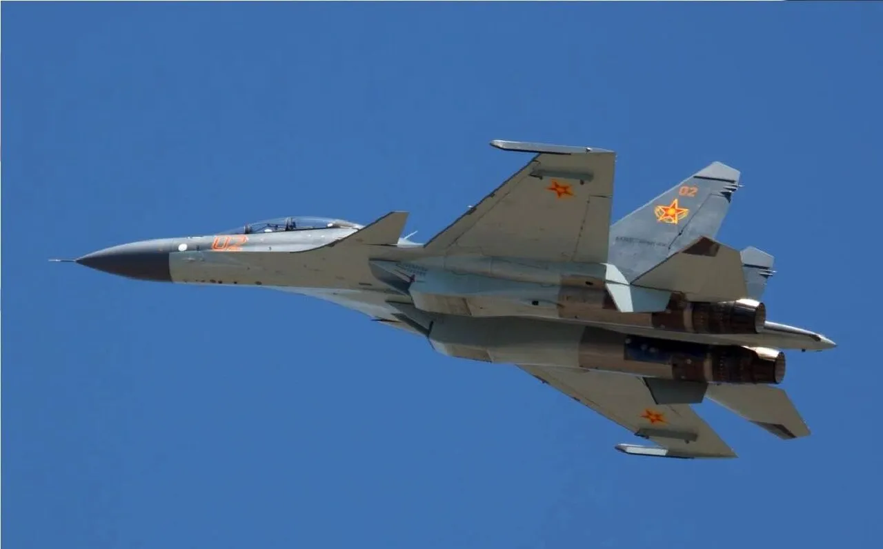 یک جنگنده سوخو ۳۰ به طرز مرموزی سقوط کرد