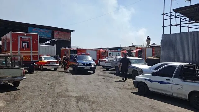 آتش‌سوزی یک انبار کالا در بزرگراه بابایی