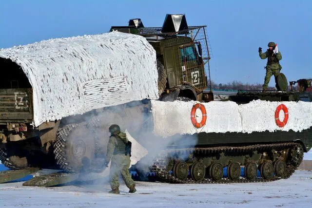 انتقال تجهیزات نظامی به پایگاه متروکه روسیه؛ ماجرا چیست؟