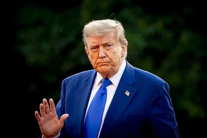 ترامپ: ادعای آسیب به ۵ هواپیمای سوخت رسان آمریکا و سوختن ناو آبراهام لینکلن خبر جعلی است