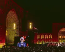 (تصاویر) کنسرت خواننده مشهور ایتالیایی در یکی از شاهکار‌های معماری ایرانی-شرقی