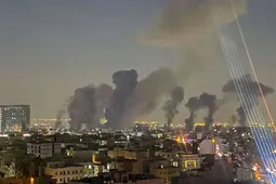 ویدئو | لحظه بمباران پایگاه مقداد در میدان آزادی تهران