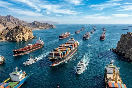 هشدار فرمانده قرارگاه خاتم‌الانبیا درباره نزدیک شدن ناوهای نظامی آمریکا به تنگه هرمز