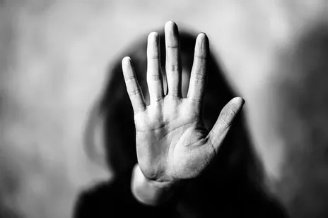 تجاوز‌های مکرر ناپدری به دختر ۱۸ ساله همسرش!