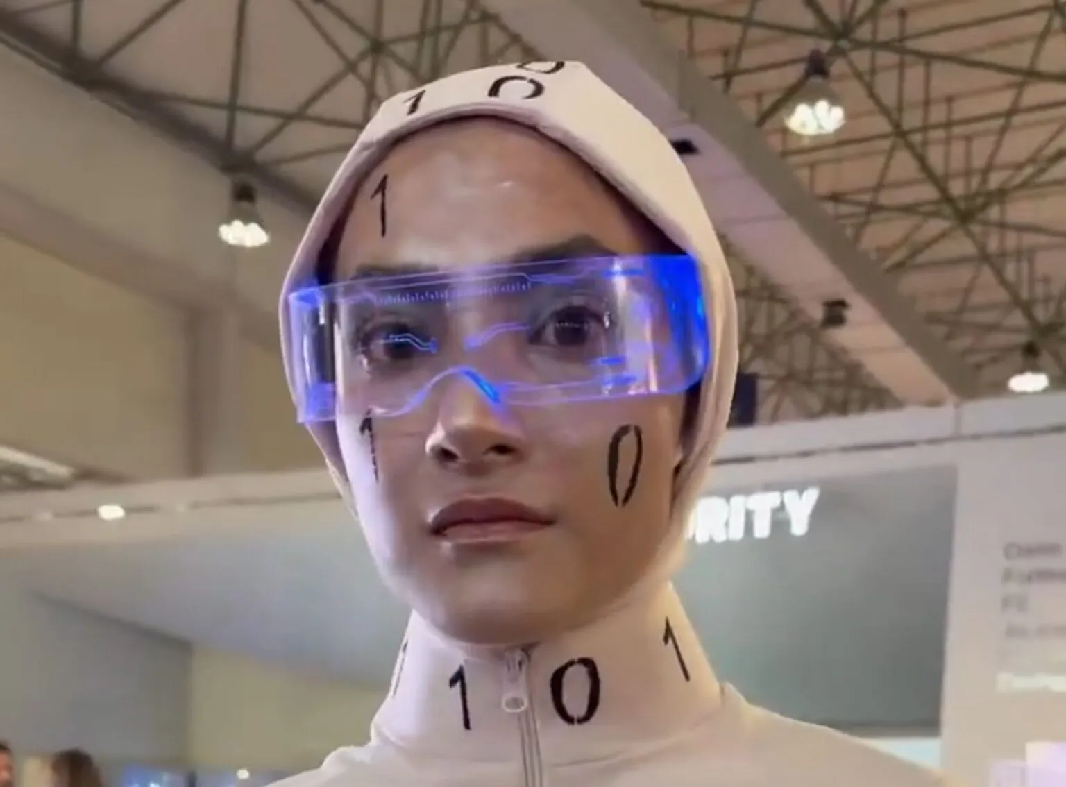 (ویدئو) آبروریزی عجیب در نمایشگاه فناوری کیش اینوکس؛ انسان را به جای ربات معرفی کردند