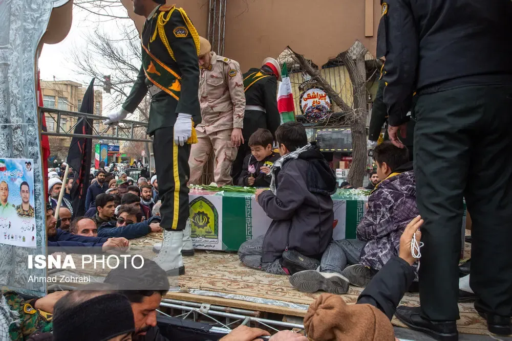 (تصاویر) تشییع پیکر شهدای حوادث اخیر در شهر‌های مختلف ایران