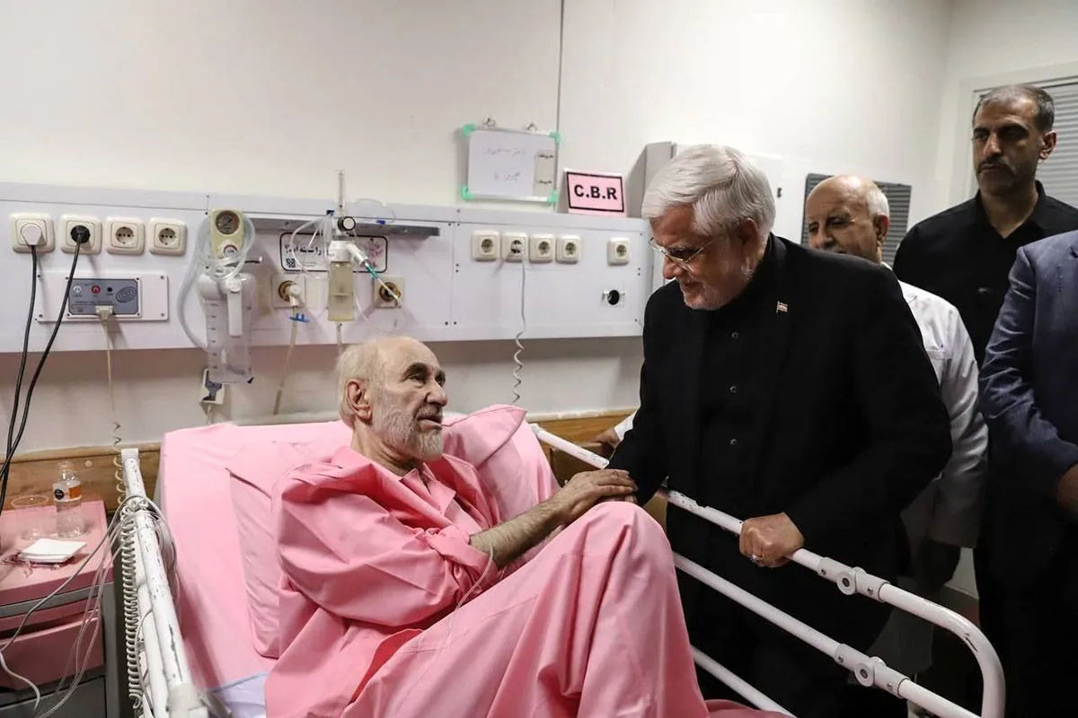 رنگ لباس سید محمد خاتمی در بیمارستان خبرساز شد